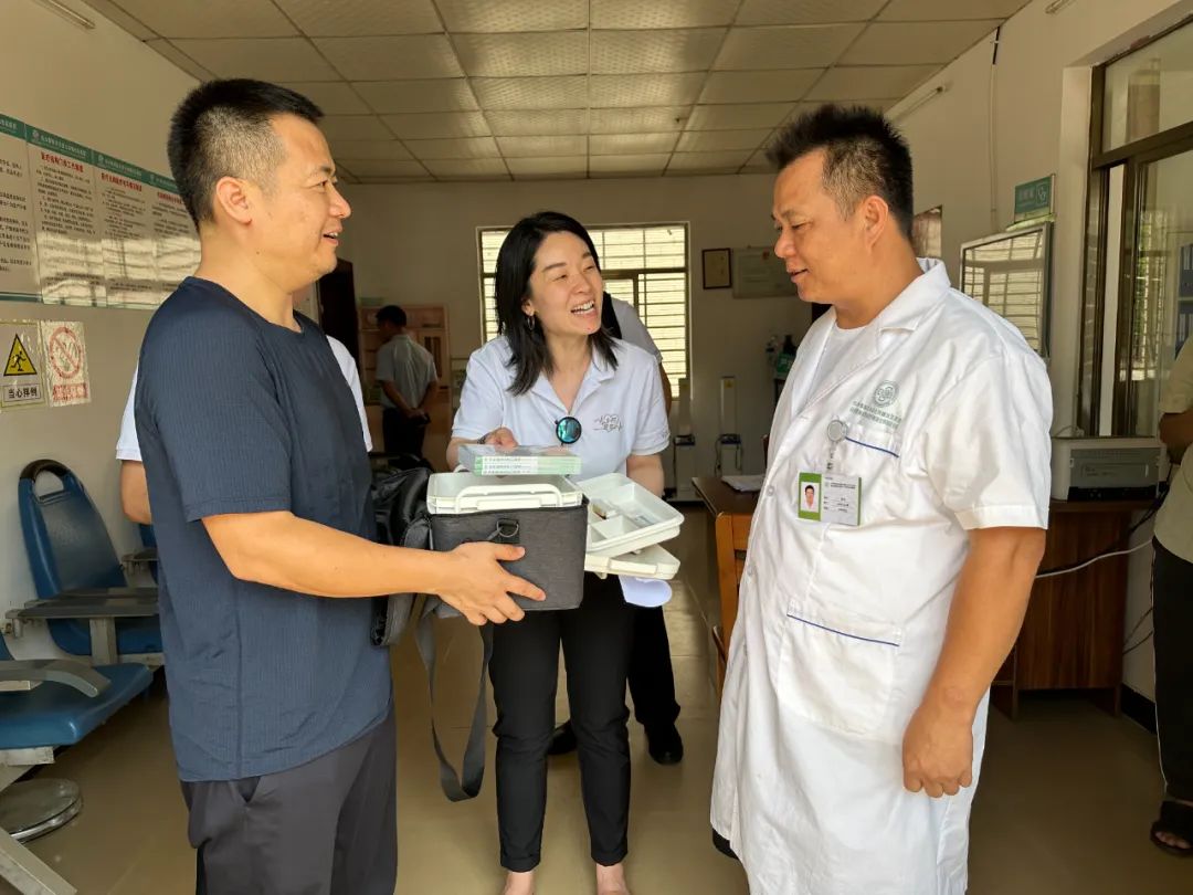 携手偕行 助力海南白沙下层医疗生长5.jpg