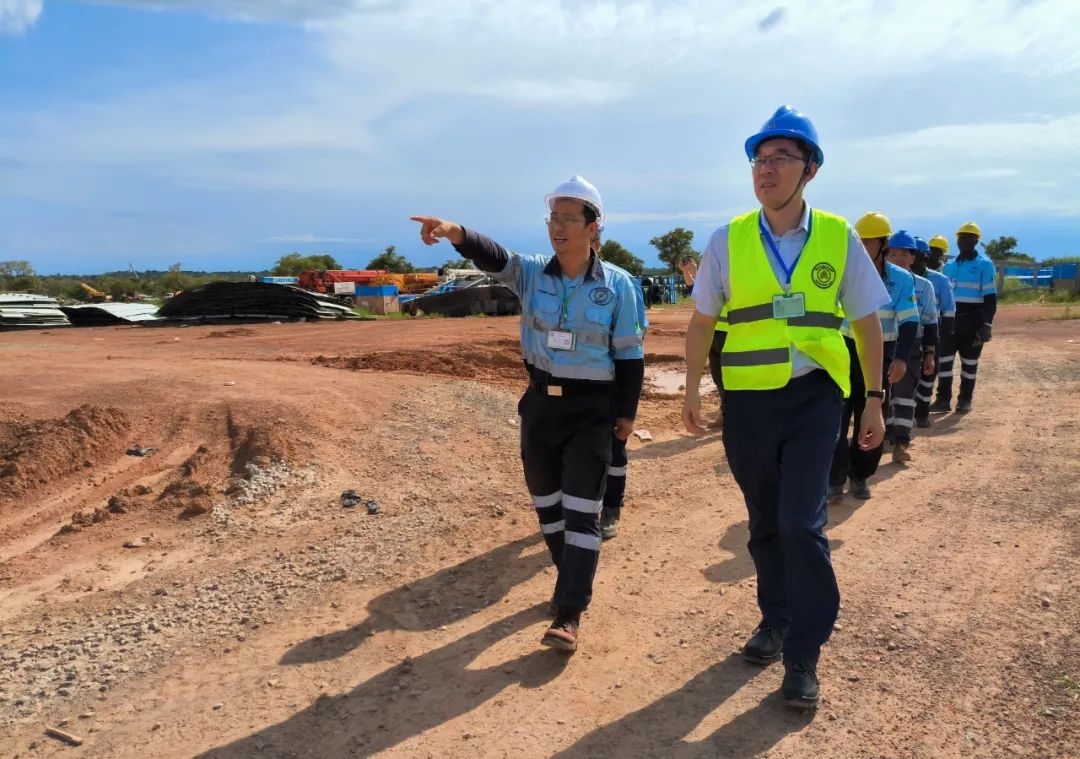 南宫28NG相信品牌力量总裁滕磊赴马里锂矿项目开展现场调研