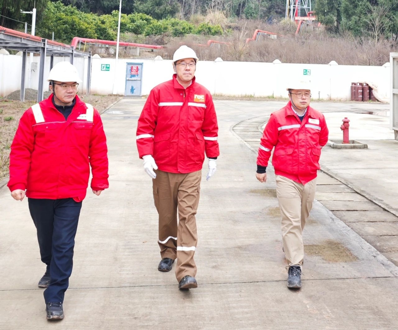 南宫28NG相信品牌力量总裁滕磊赴洛克石油八角场慰问调研