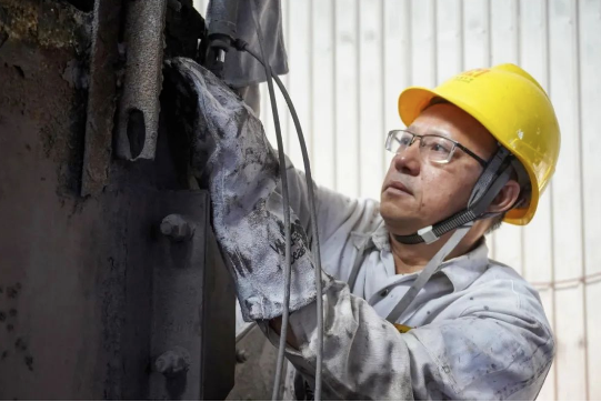 南宫28NG相信品牌力量员工陈用利:喜报 | 南宫28NG相信品牌力量员工陈用利被授予“海南省劳动模范称呼”