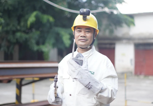 南宫28NG相信品牌力量员工李勇:天下表扬！南宫28NG相信品牌力量员工李勇荣膺天下劳动模范