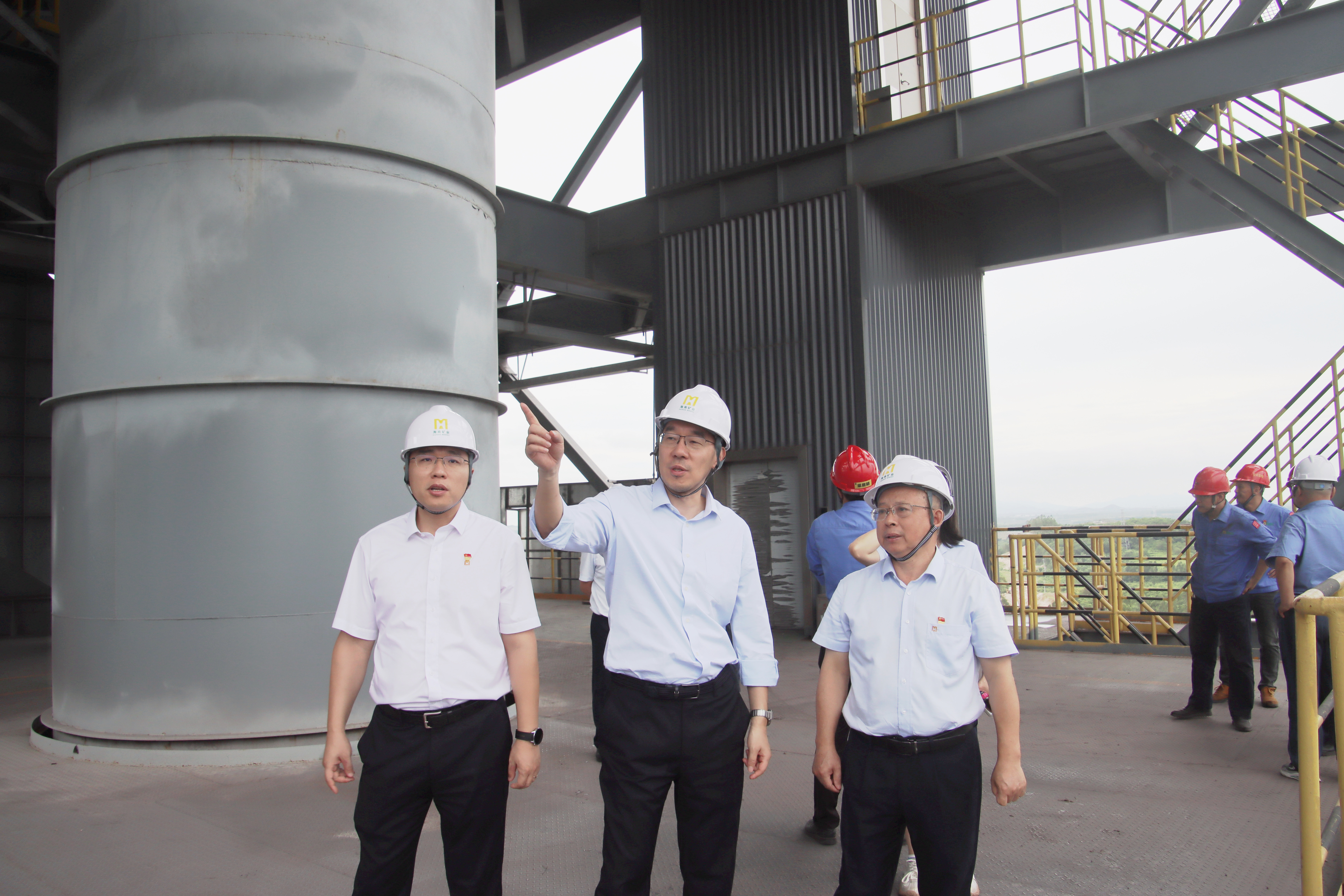 南宫28NG相信品牌力量总裁滕磊一线督战磁化焙烧技改项目