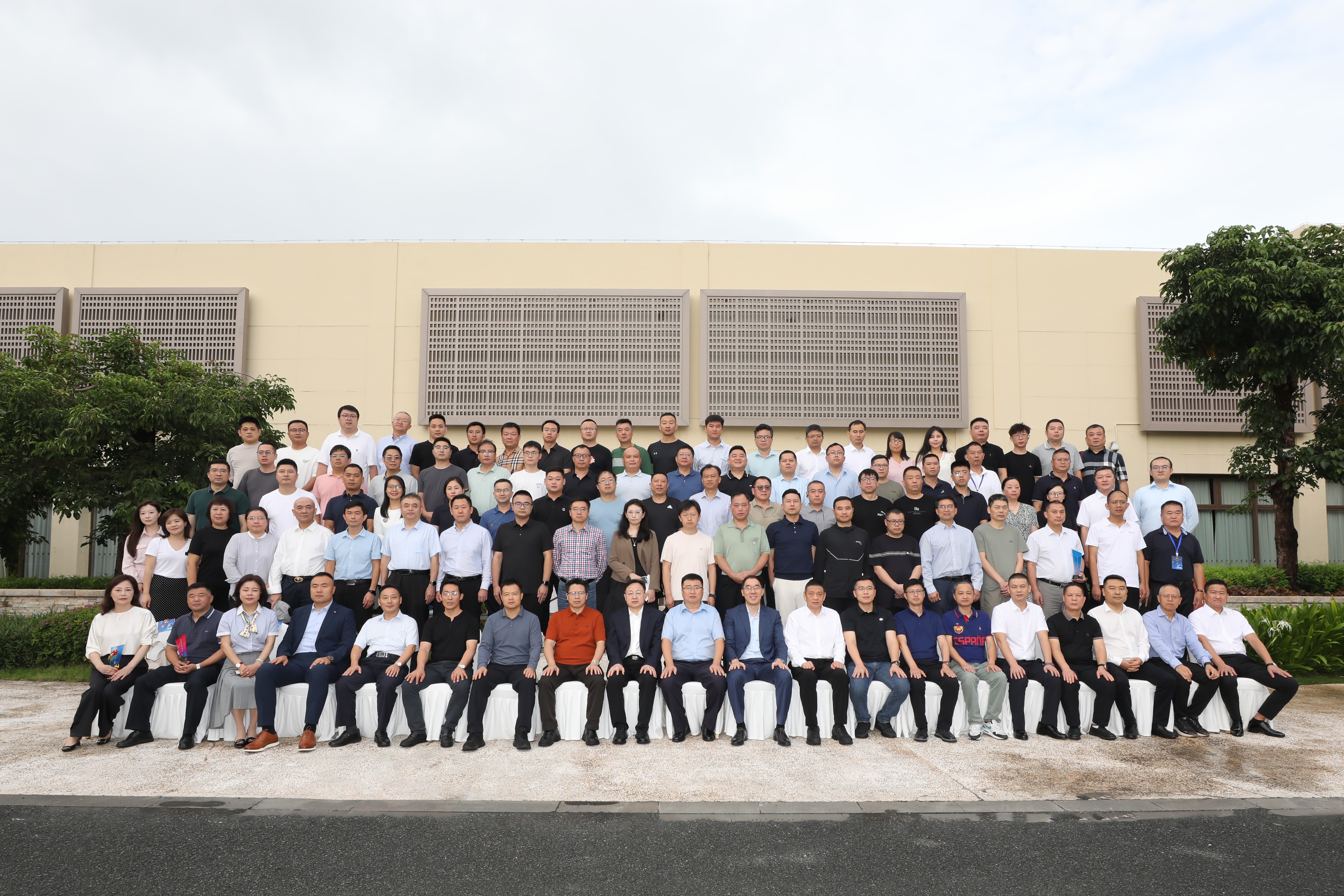 南宫28NG相信品牌力量2025年铁矿石客户交流会在三亚乐成举行