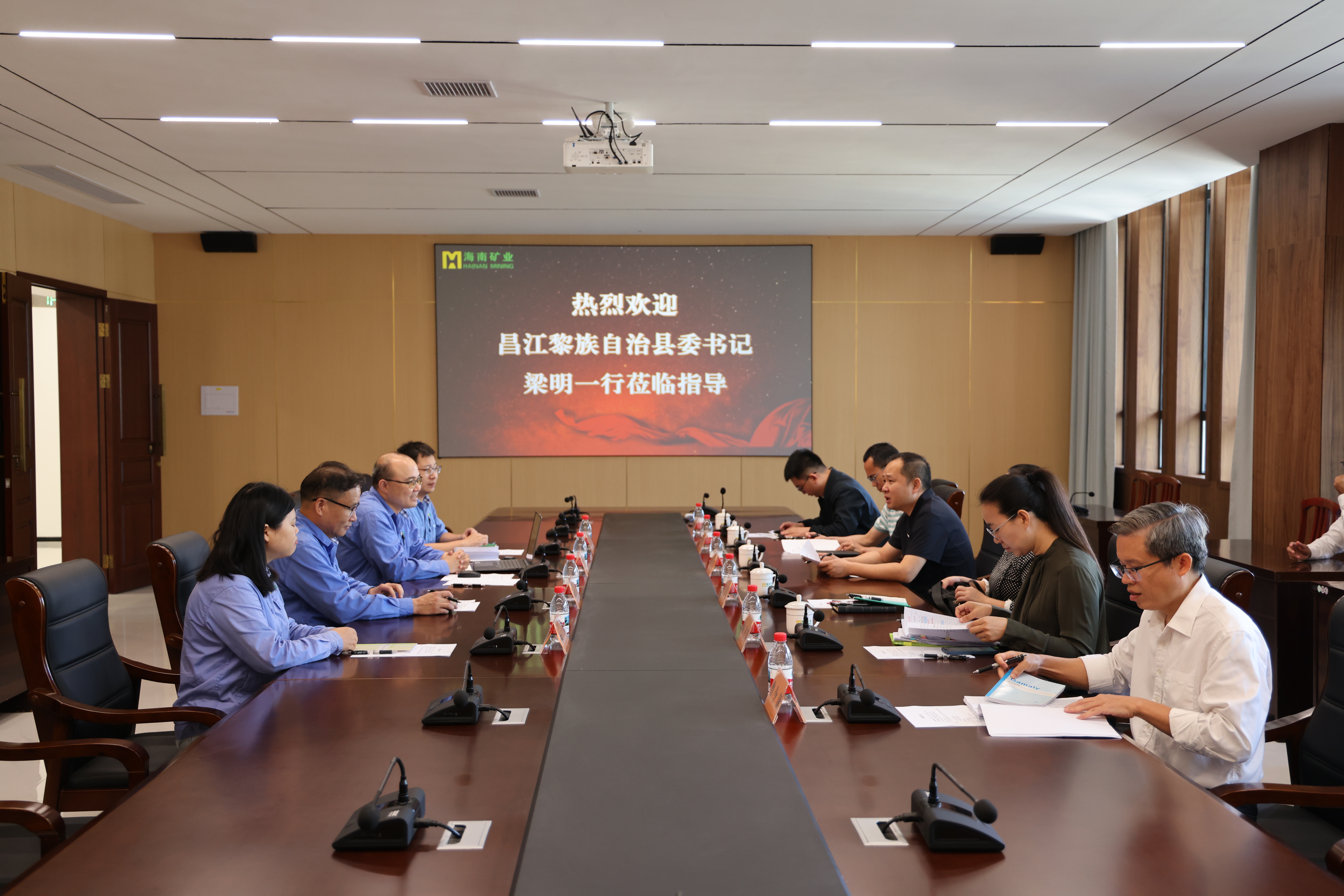 昌江县委书记梁明到南宫28NG相信品牌力量调研